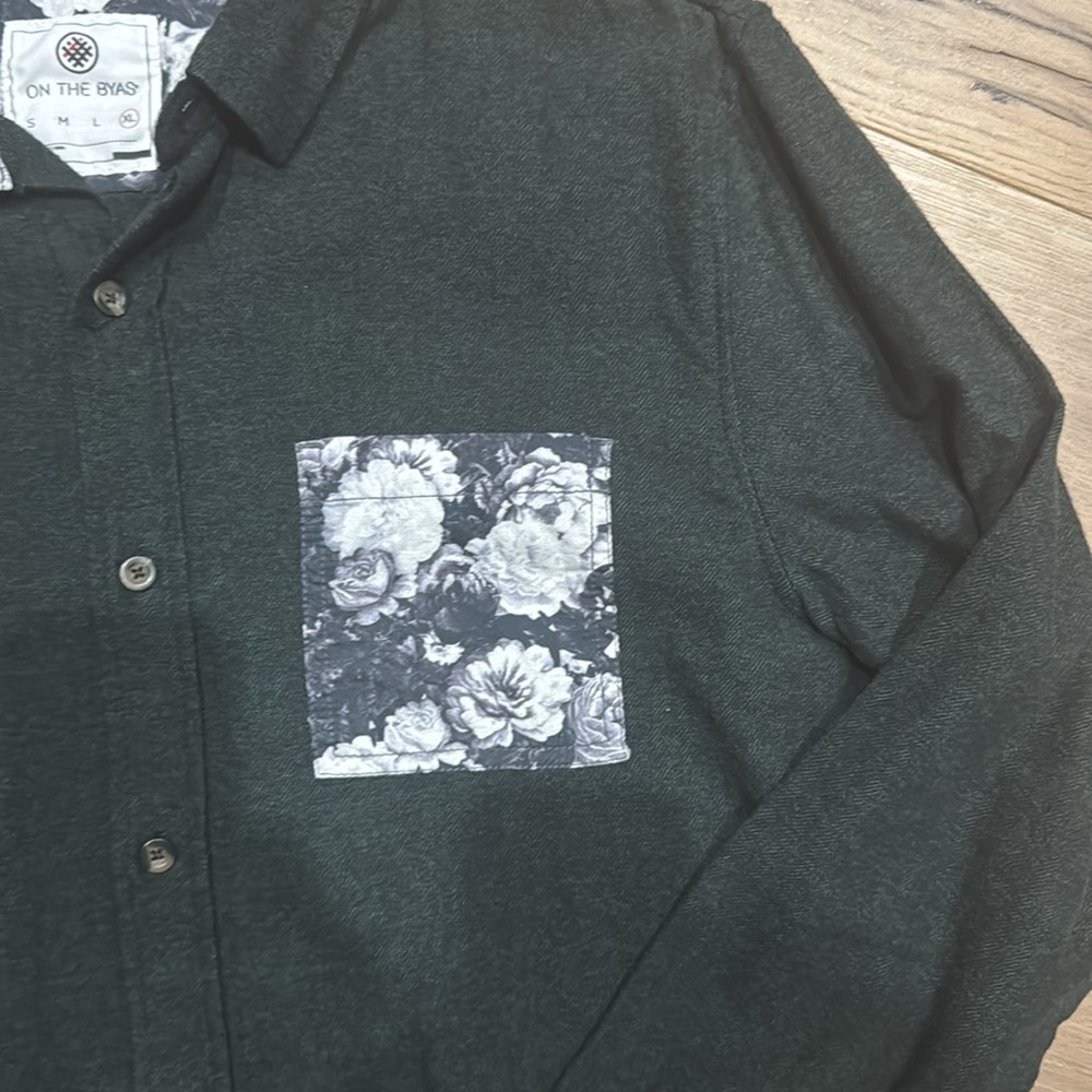 On the byas men’s button down shirt - Picture 3 of 3